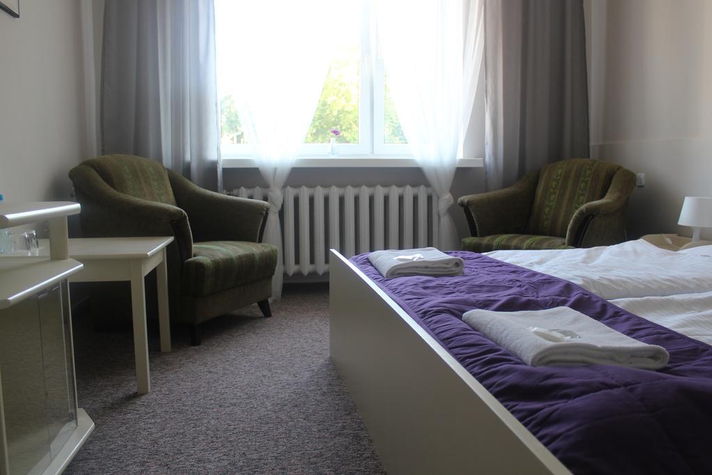 Hotel Pod Dębem Zielona Góra Buitenkant foto