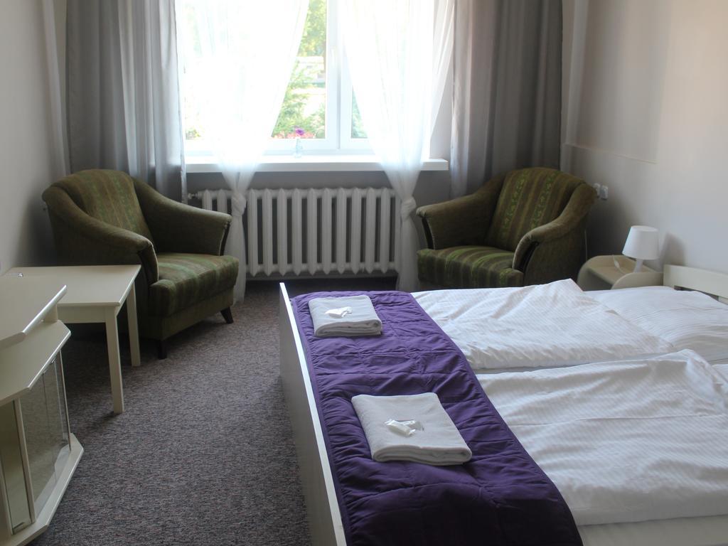 Hotel Pod Dębem Zielona Góra Buitenkant foto