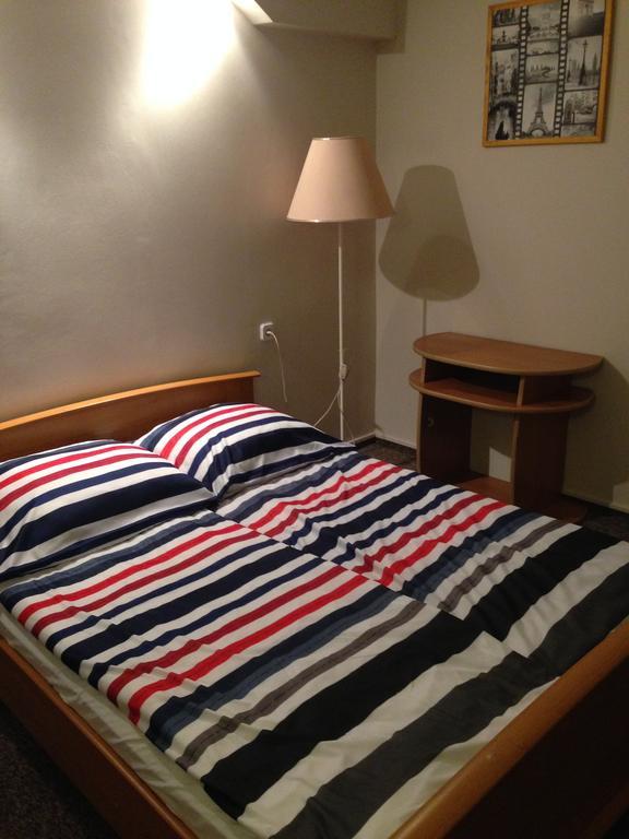 Hotel Pod Dębem Zielona Góra Buitenkant foto