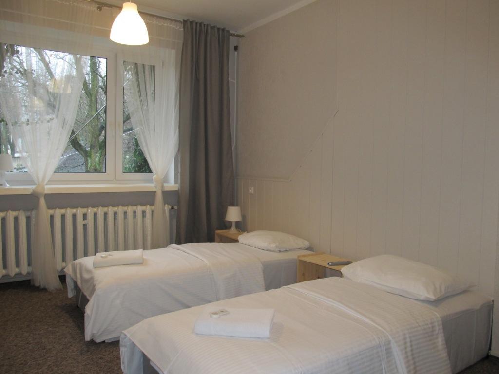 Hotel Pod Dębem Zielona Góra Buitenkant foto