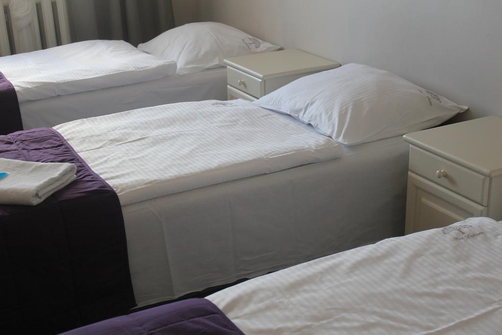Hotel Pod Dębem Zielona Góra Buitenkant foto