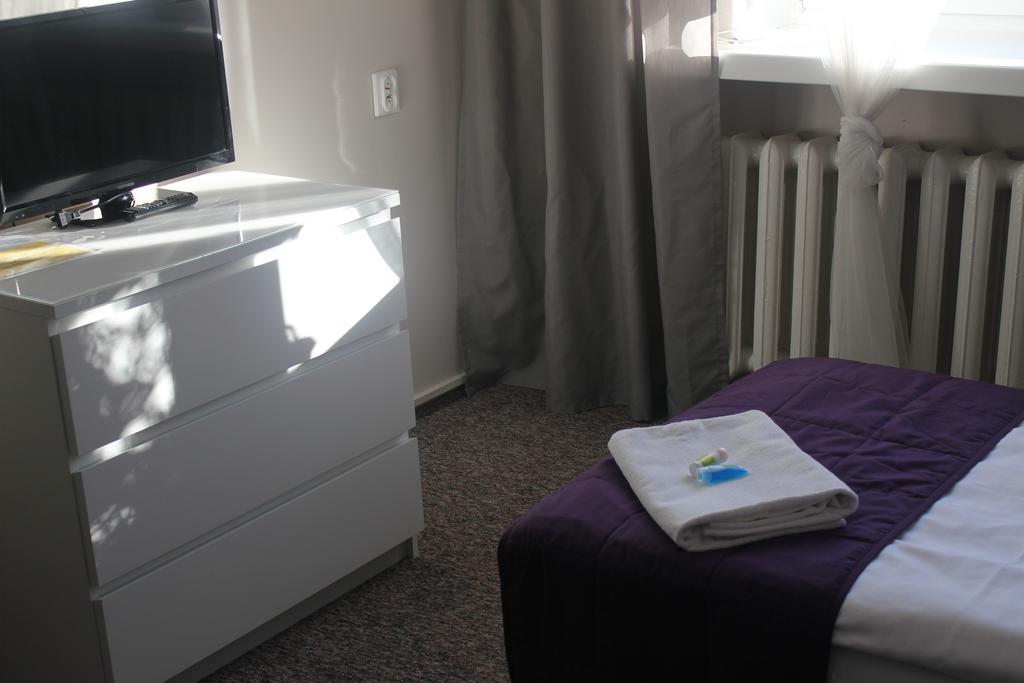 Hotel Pod Dębem Zielona Góra Buitenkant foto