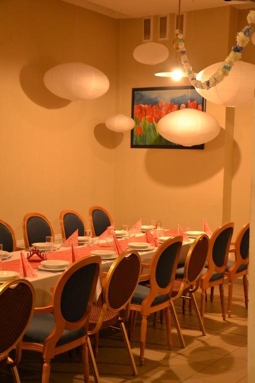 Hotel Pod Dębem Zielona Góra Buitenkant foto
