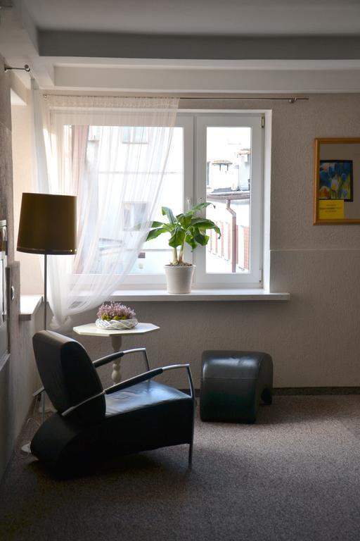 Hotel Pod Dębem Zielona Góra Buitenkant foto